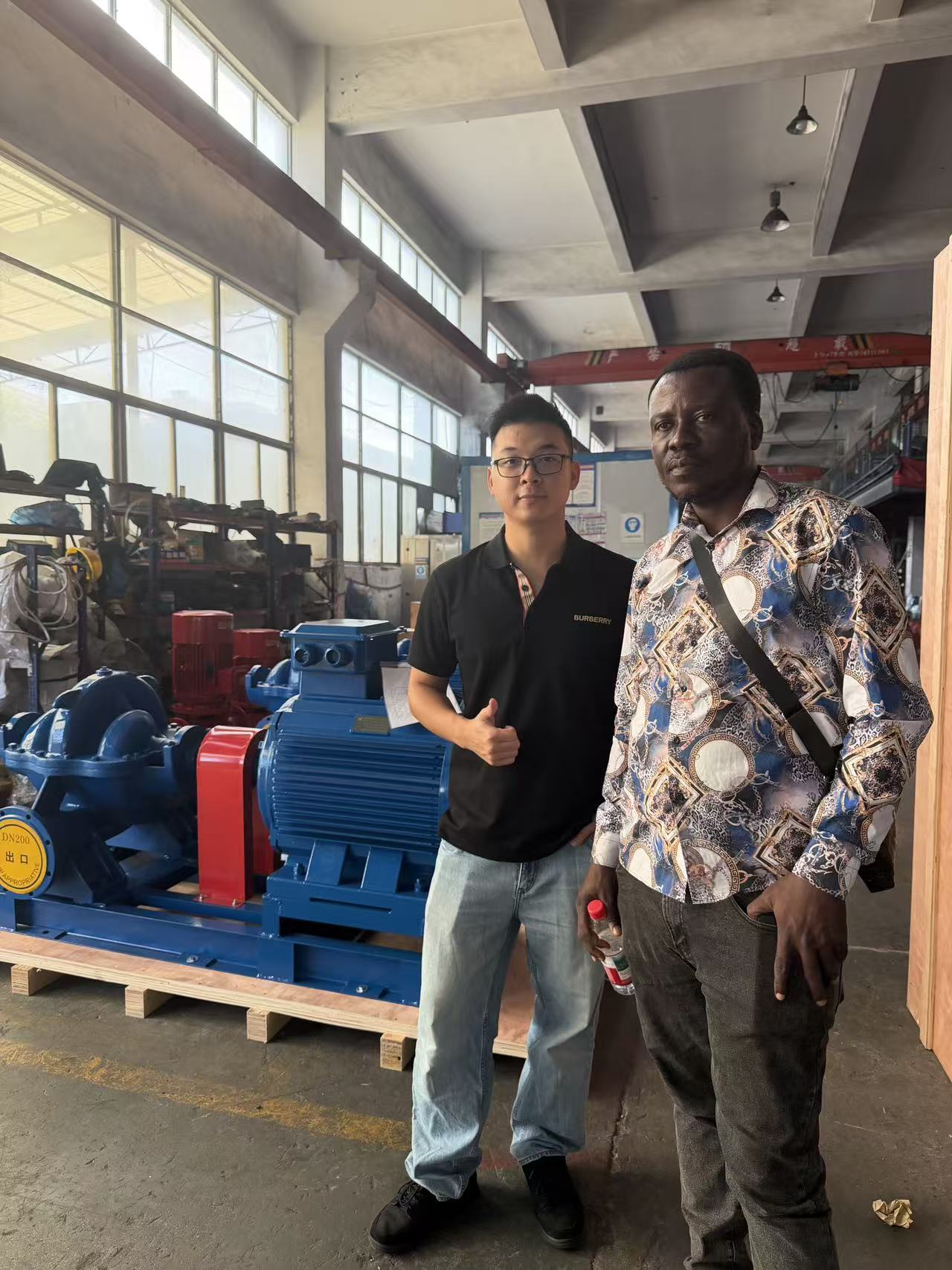 Un client ghanéen visite notre usine pour une discussion approfondie sur la coopération avec les pompes à boîtier divisé